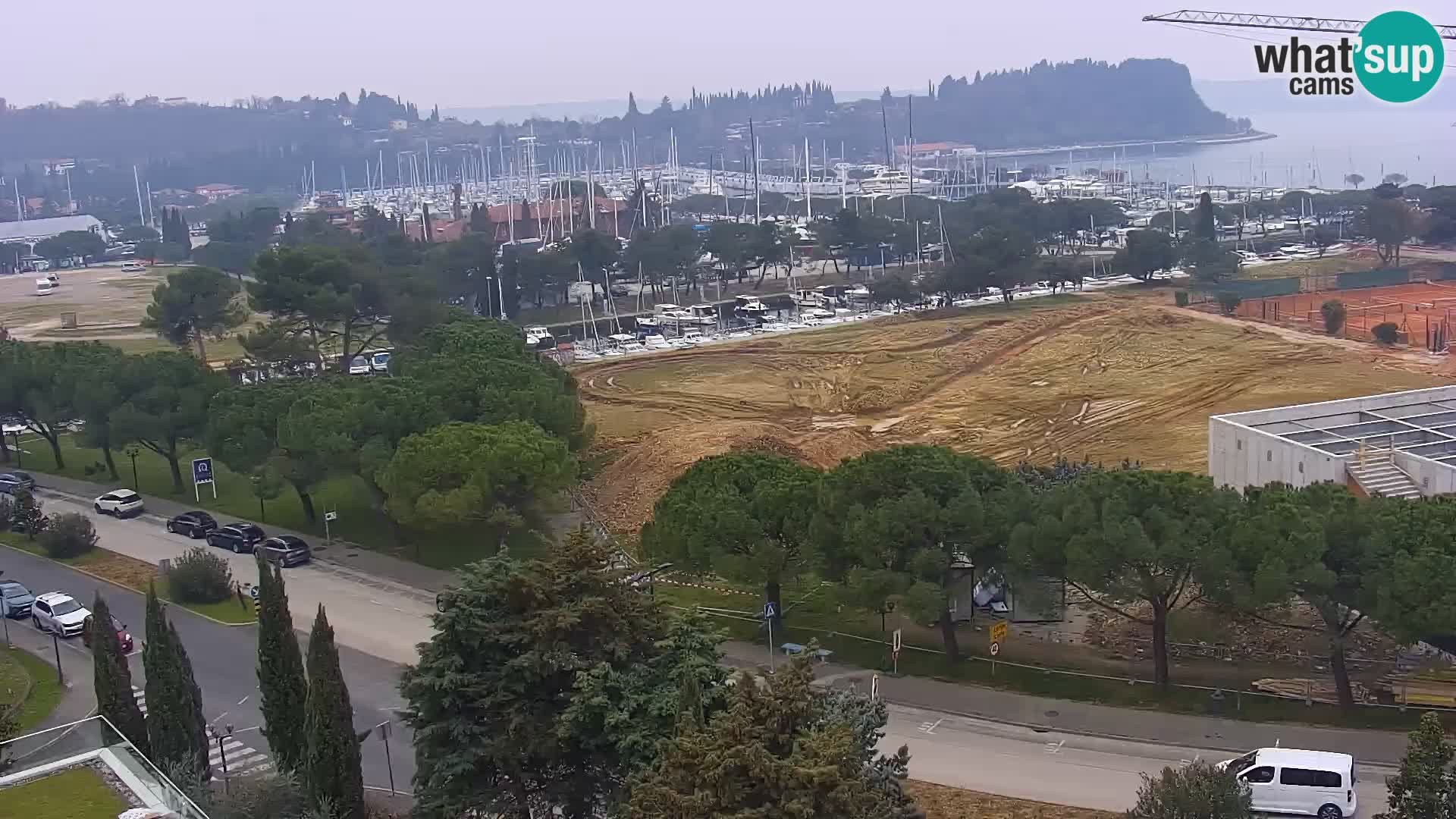 Portorož camera en vivo – vista del puerto deportivo y las canchas de tenis