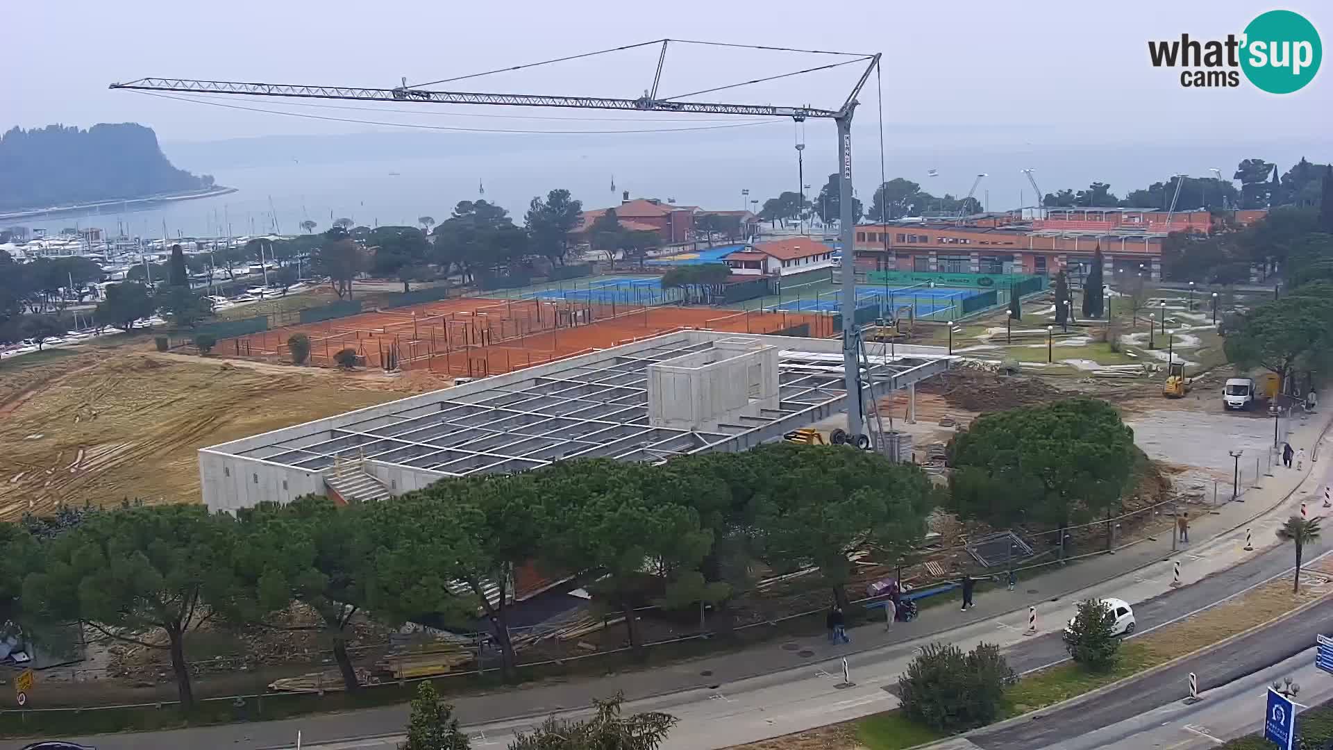 Portorož camera en vivo – vista del puerto deportivo y las canchas de tenis