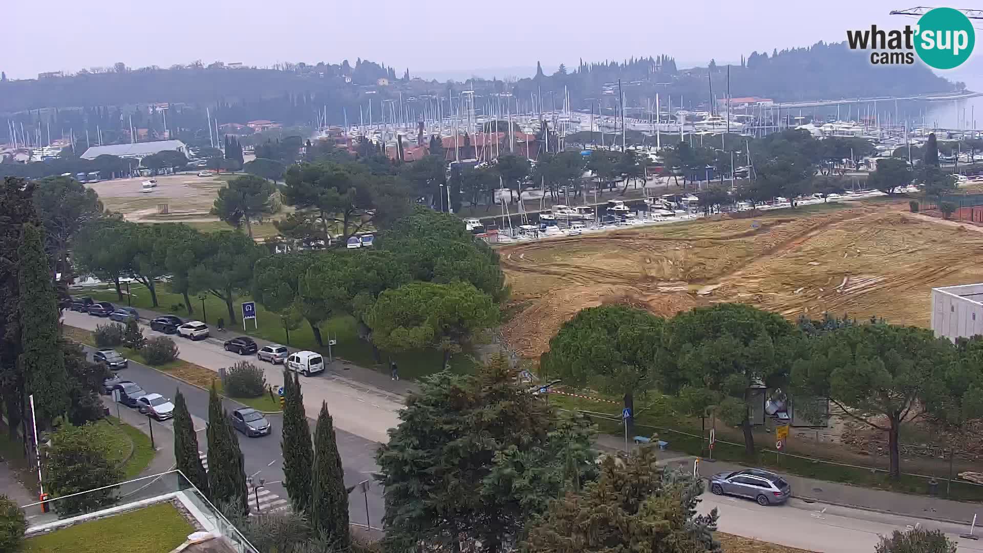 Portorož Live Webcam – vue sur la marina et les courts de tennis