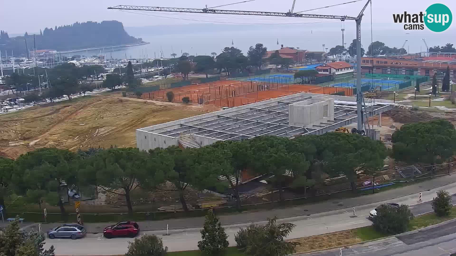 Portorož camera en vivo – vista del puerto deportivo y las canchas de tenis