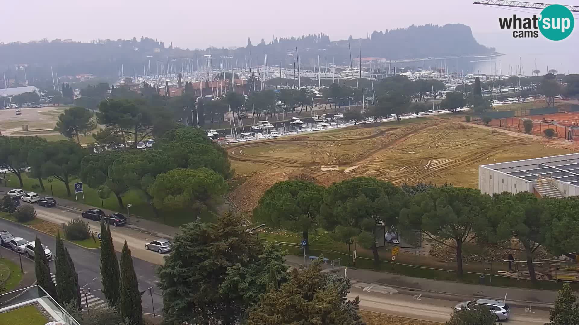 Portorož camera en vivo – vista del puerto deportivo y las canchas de tenis