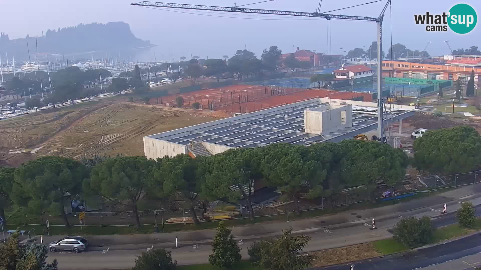 Portorož camera en vivo – vista del puerto deportivo y las canchas de tenis