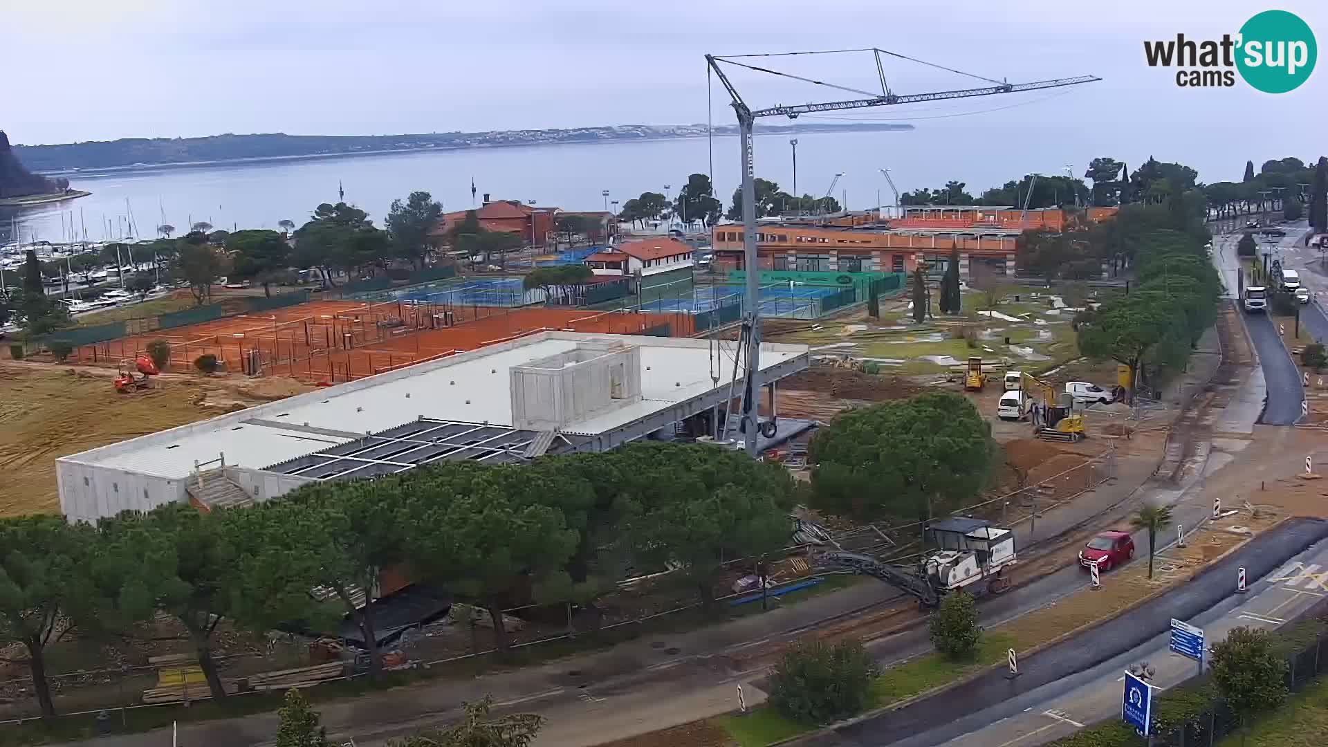 Portorož camera en vivo – vista del puerto deportivo y las canchas de tenis