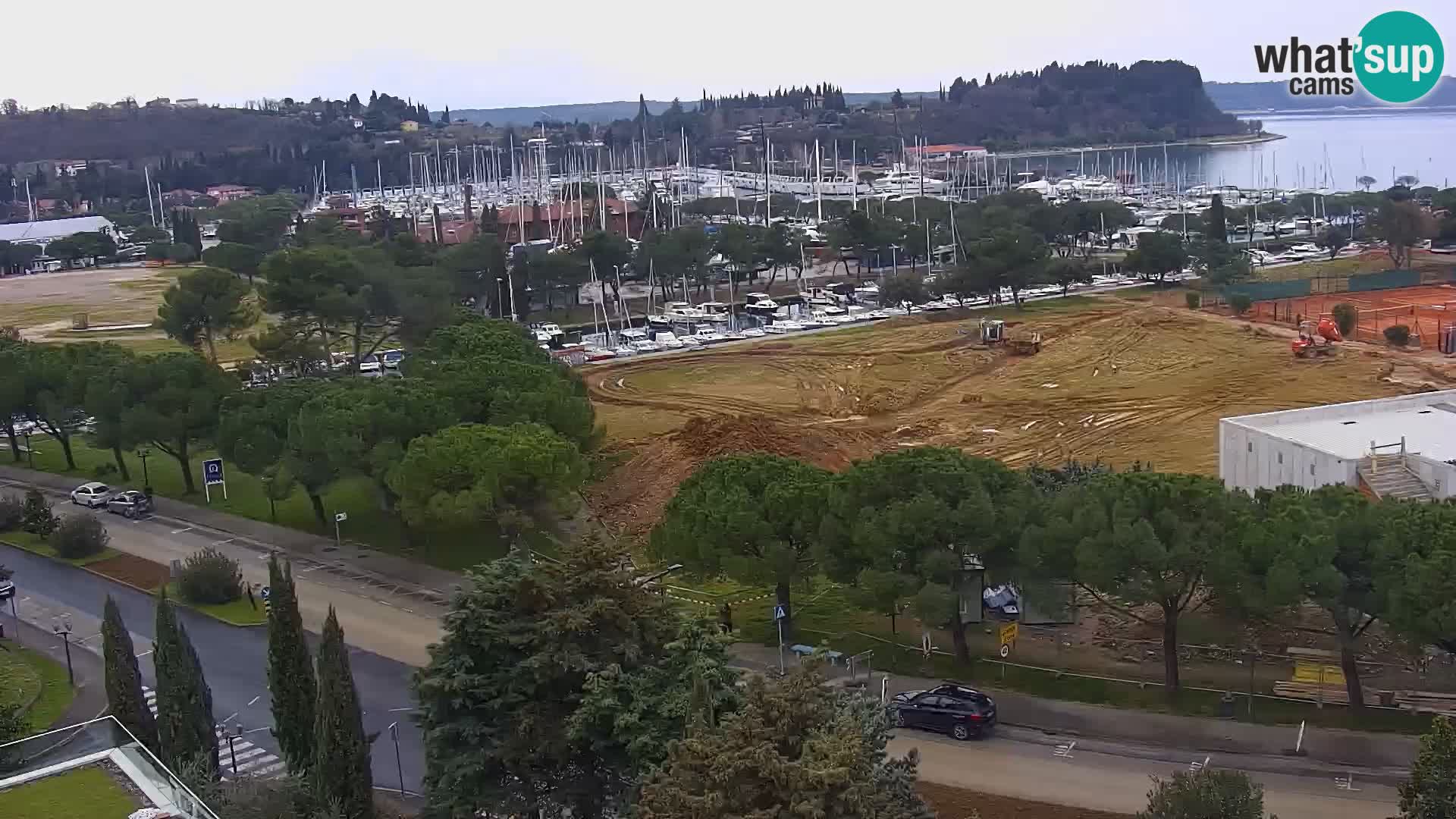 Portorož camera en vivo – vista del puerto deportivo y las canchas de tenis