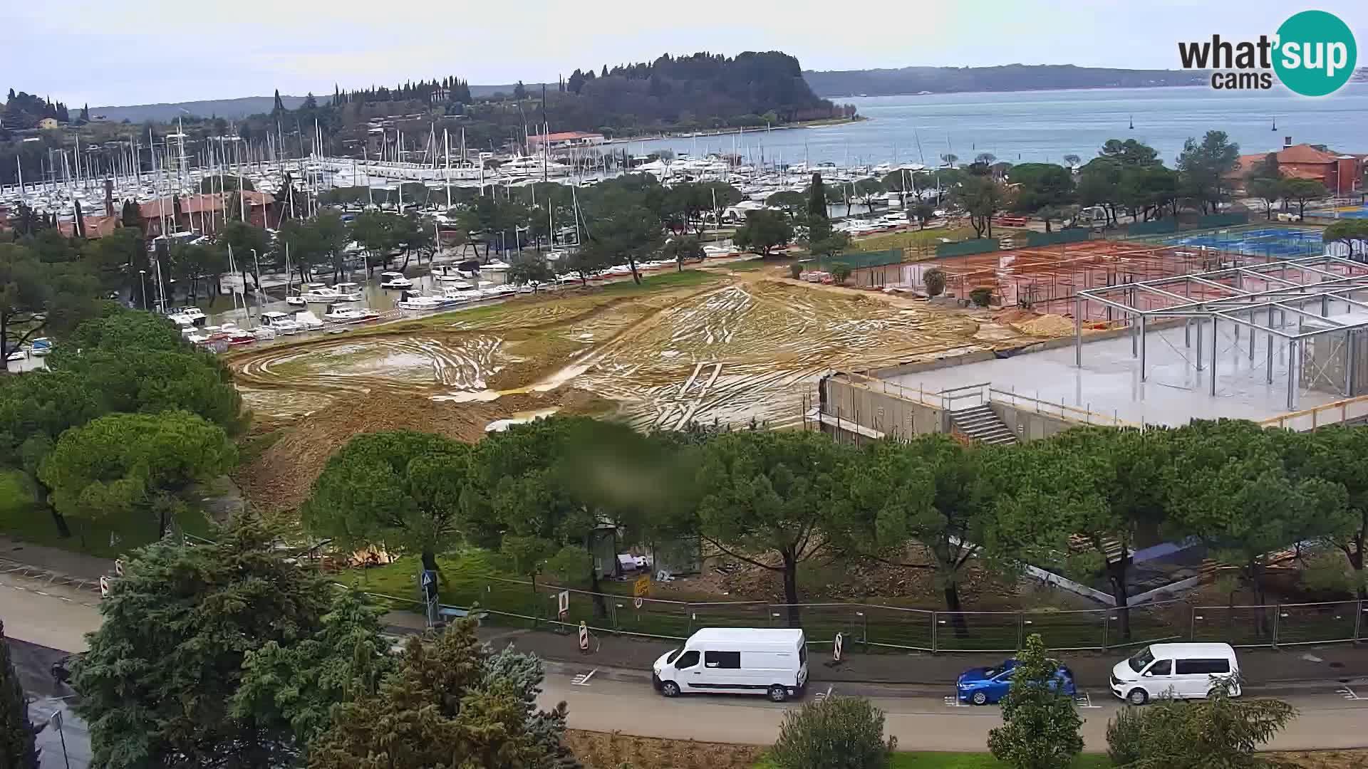 Portorož camera en vivo – vista del puerto deportivo y las canchas de tenis