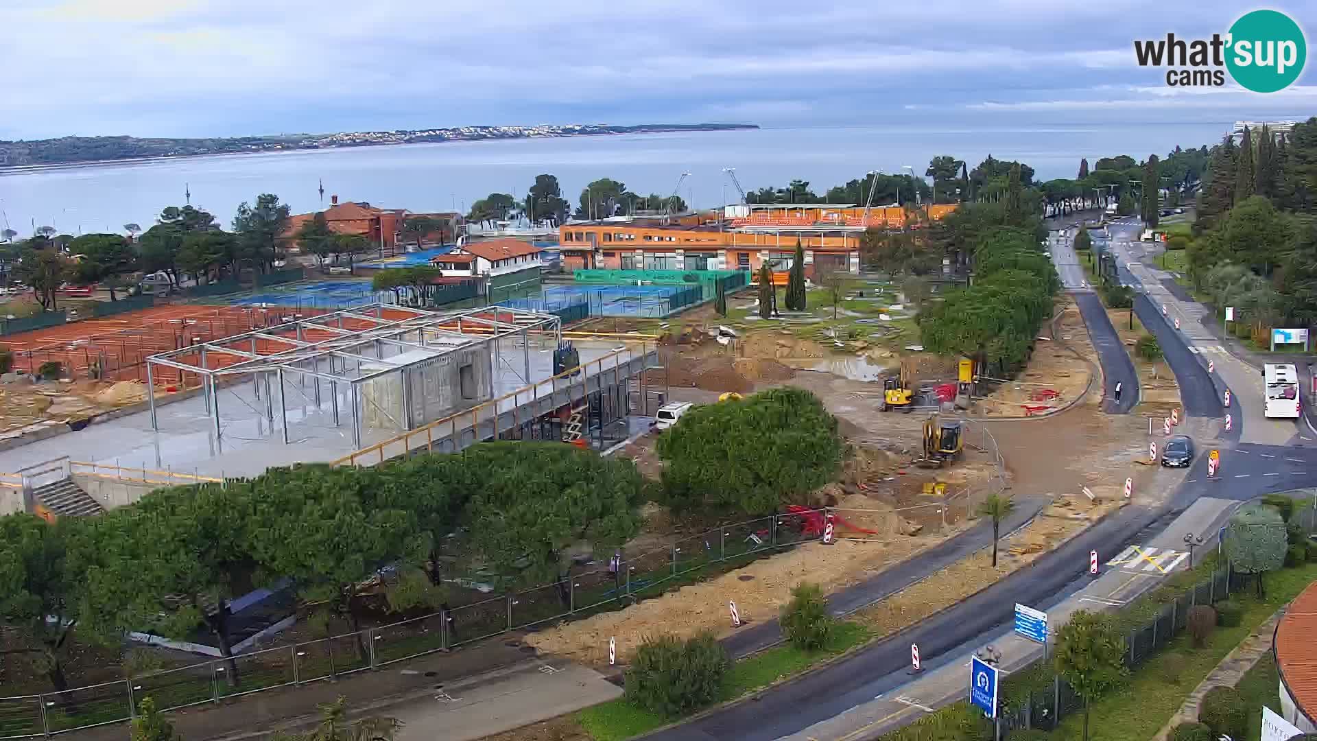 Portorož camera en vivo – vista del puerto deportivo y las canchas de tenis