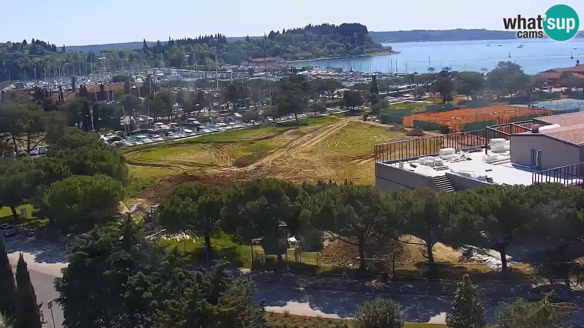 Portorož Live Webcam – vue sur la marina et les courts de tennis