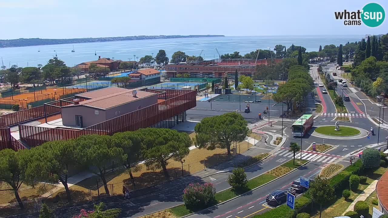 Portorož camera en vivo – vista del puerto deportivo y las canchas de tenis