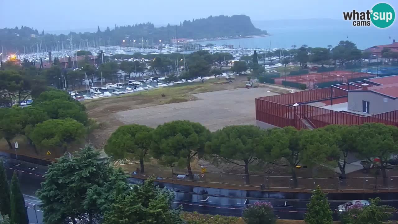 Portorož camera en vivo – vista del puerto deportivo y las canchas de tenis