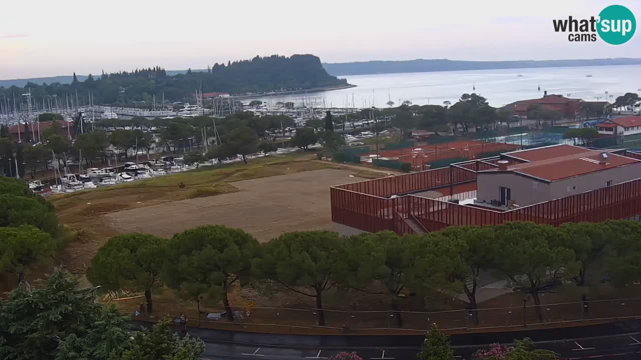 Portorož Live Webcam – vue sur la marina et les courts de tennis