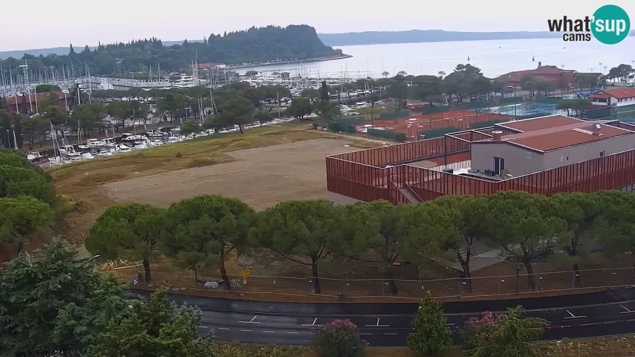 Portorož web kamera – pogled na marinu i teniške terene