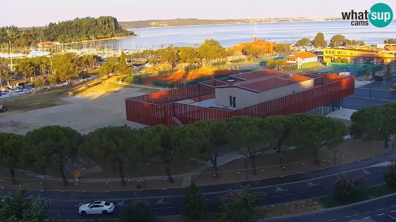 Portorož camera en vivo – vista del puerto deportivo y las canchas de tenis