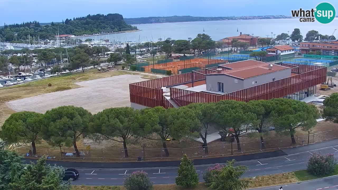 Portorož camera en vivo – vista del puerto deportivo y las canchas de tenis