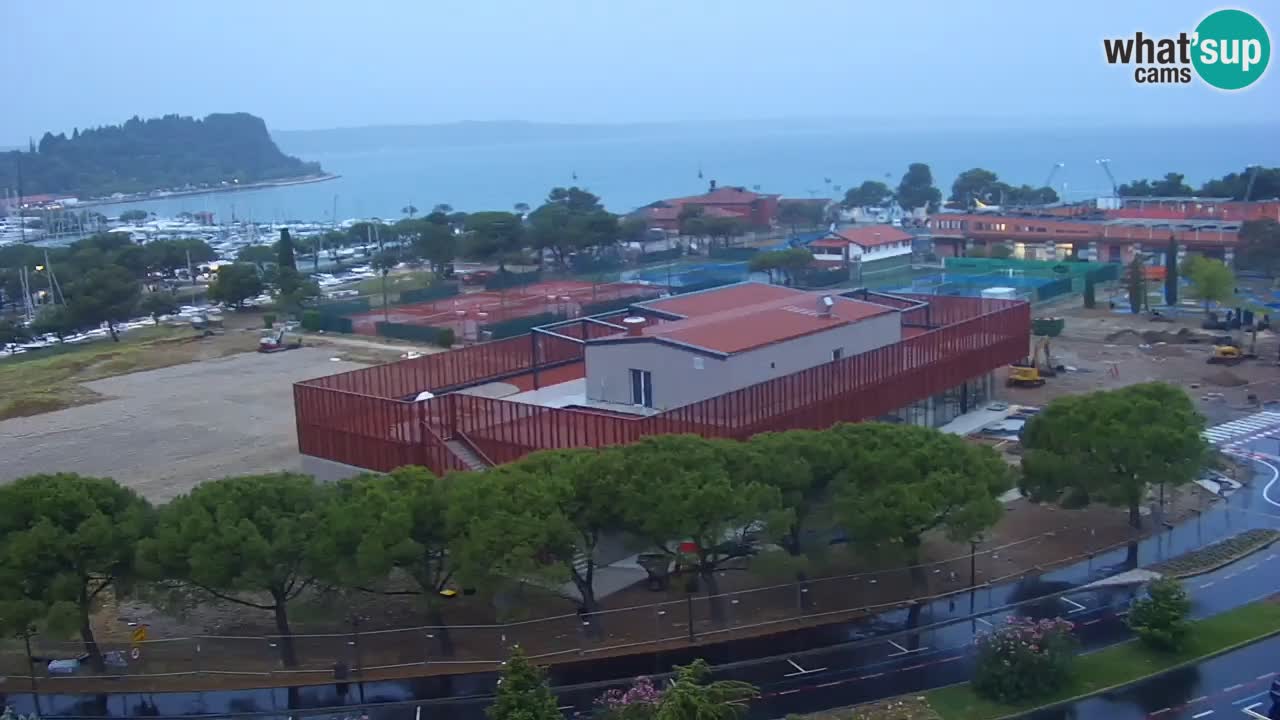 Portorož camera en vivo – vista del puerto deportivo y las canchas de tenis