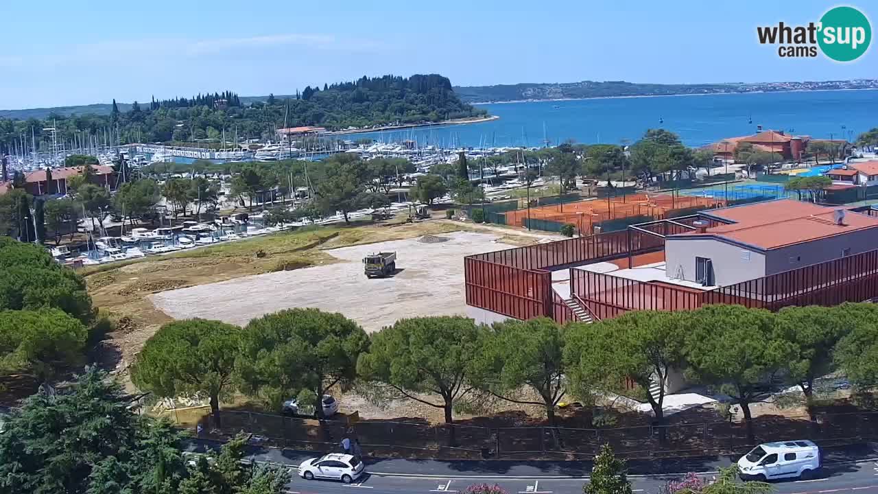 Portorož Live Webcam – vue sur la marina et les courts de tennis
