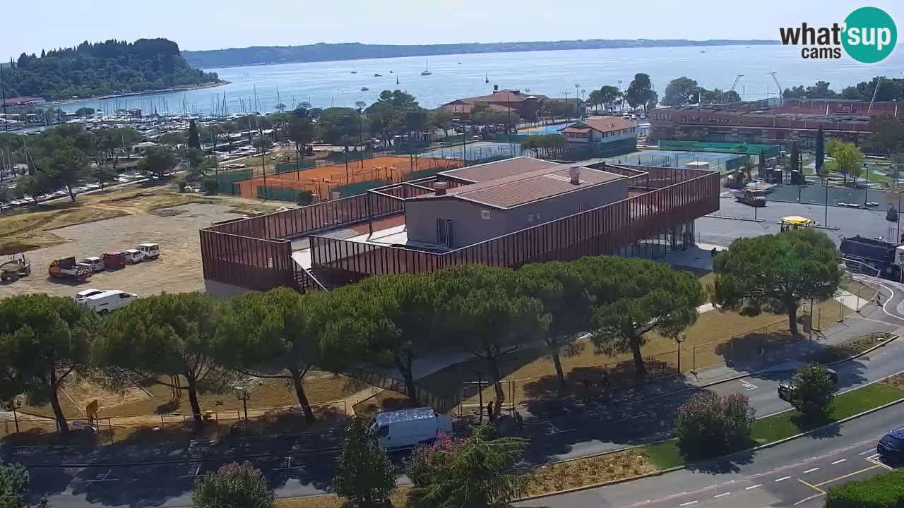 Portorož web kamera – pogled na marinu i teniške terene