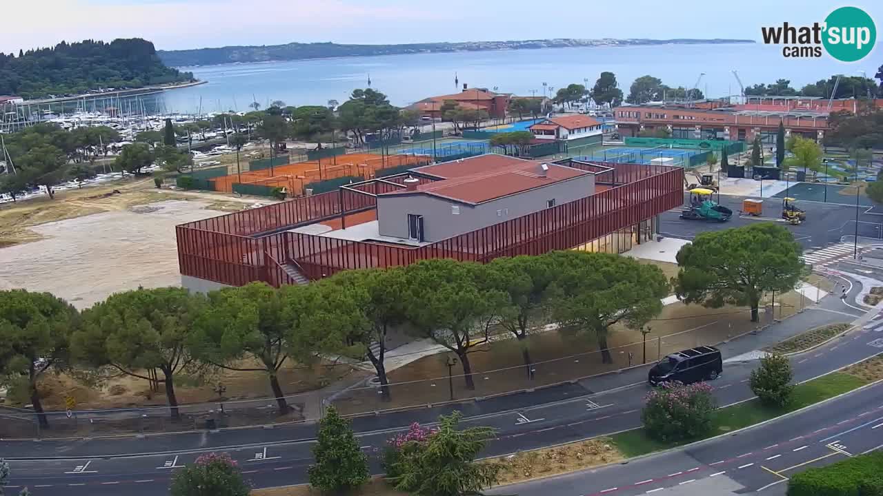 Portorož Live Webcam – vue sur la marina et les courts de tennis