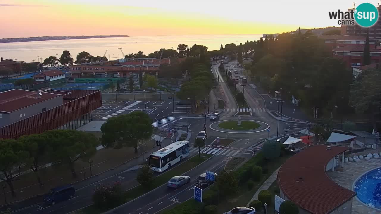 Portorož camera en vivo – vista del puerto deportivo y las canchas de tenis