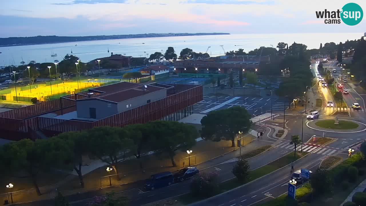Portorož camera en vivo – vista del puerto deportivo y las canchas de tenis