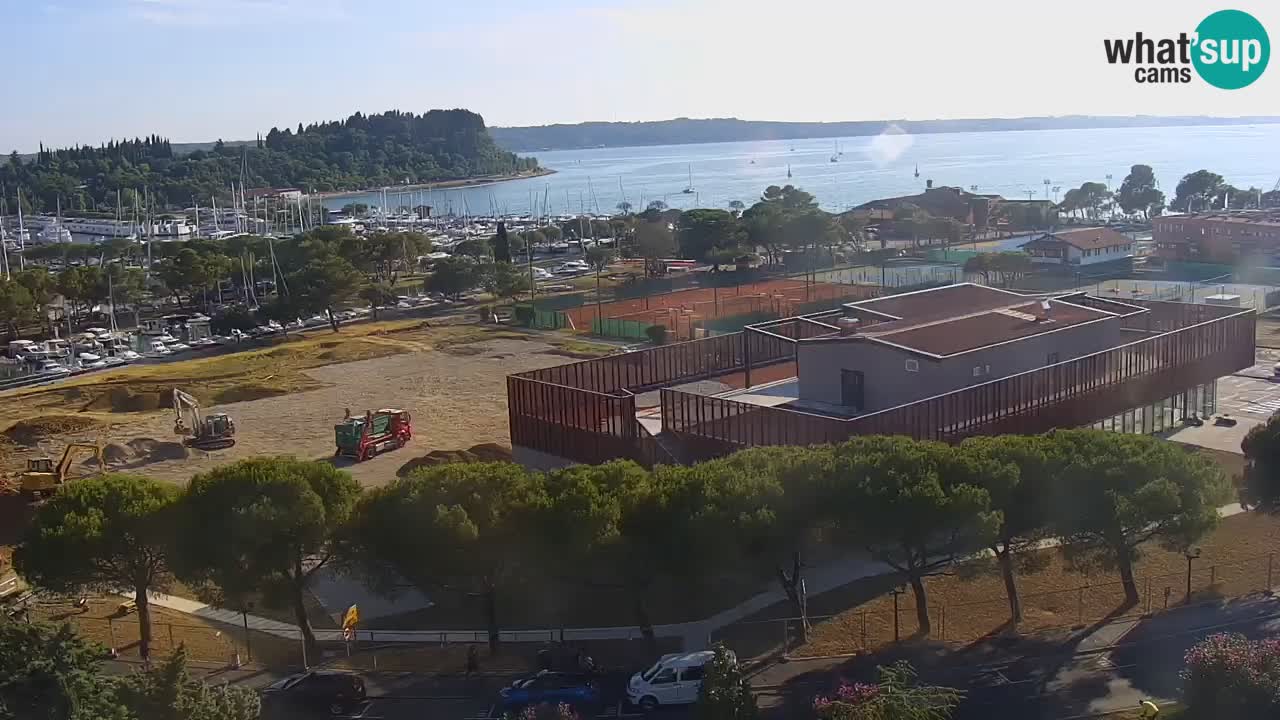 Portorož camera en vivo – vista del puerto deportivo y las canchas de tenis