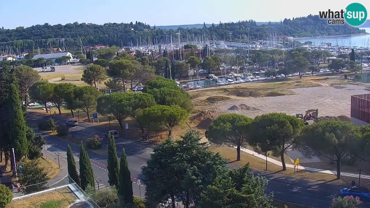 Portorož camera en vivo – vista del puerto deportivo y las canchas de tenis