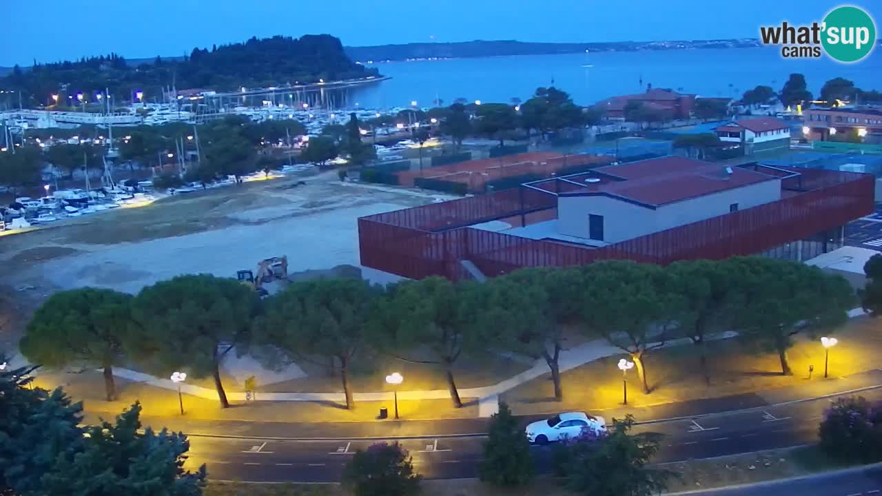 Portorož web kamera – pogled na marinu i teniške terene