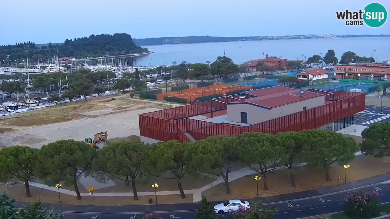 Portorož camera en vivo – vista del puerto deportivo y las canchas de tenis