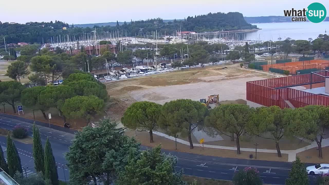 Portorož camera en vivo – vista del puerto deportivo y las canchas de tenis