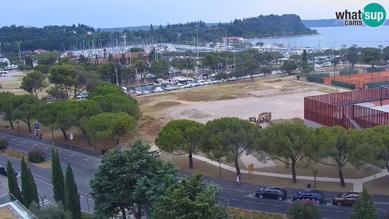 Portorož camera en vivo – vista del puerto deportivo y las canchas de tenis