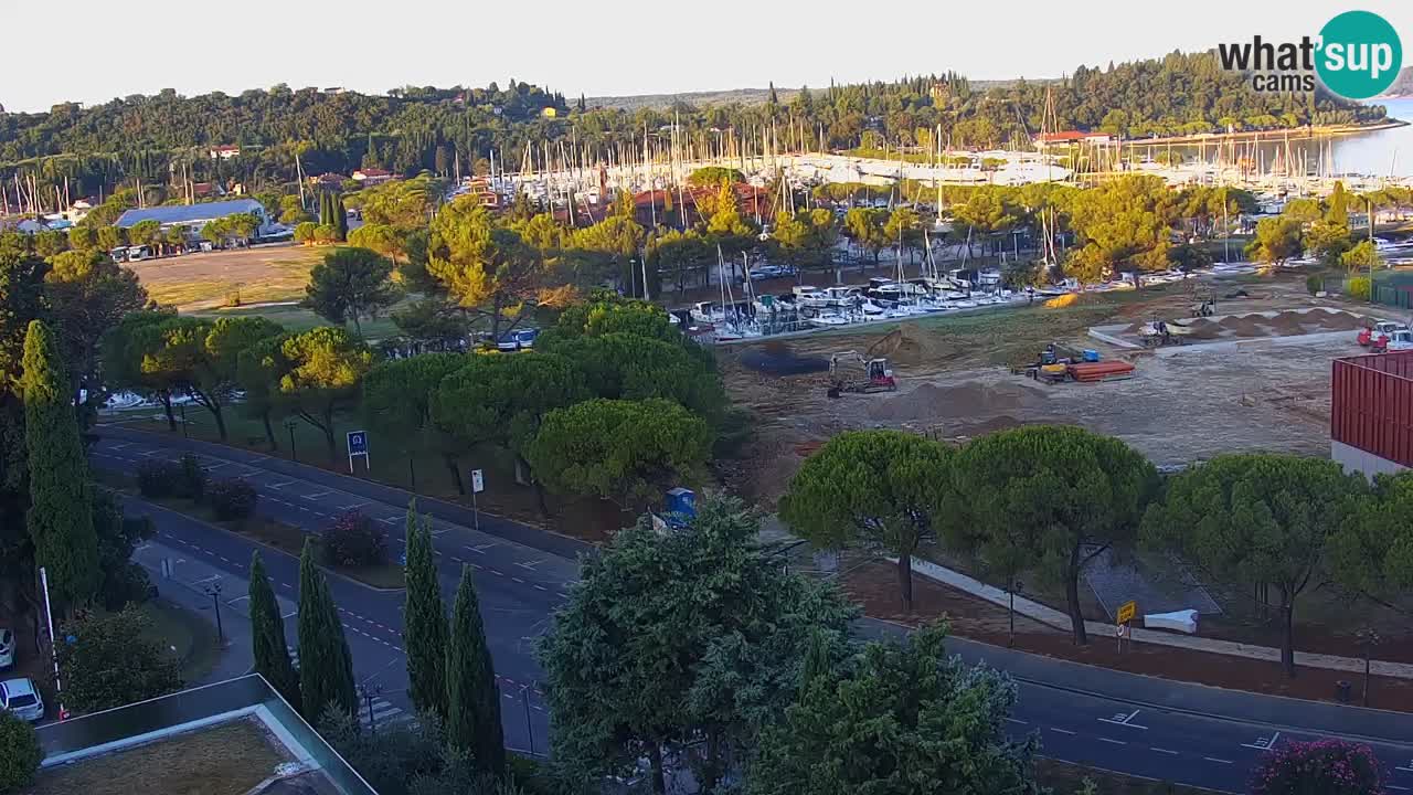 Portorož Live Webcam – vue sur la marina et les courts de tennis