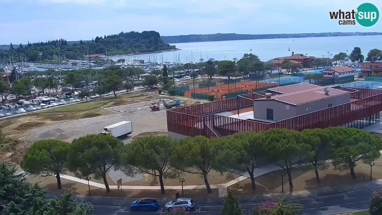 Portorož web kamera – pogled na marinu i teniške terene