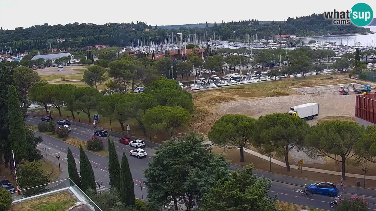 Portorož camera en vivo – vista del puerto deportivo y las canchas de tenis