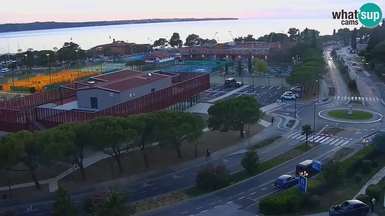 Portorož web kamera – pogled na marinu i teniške terene