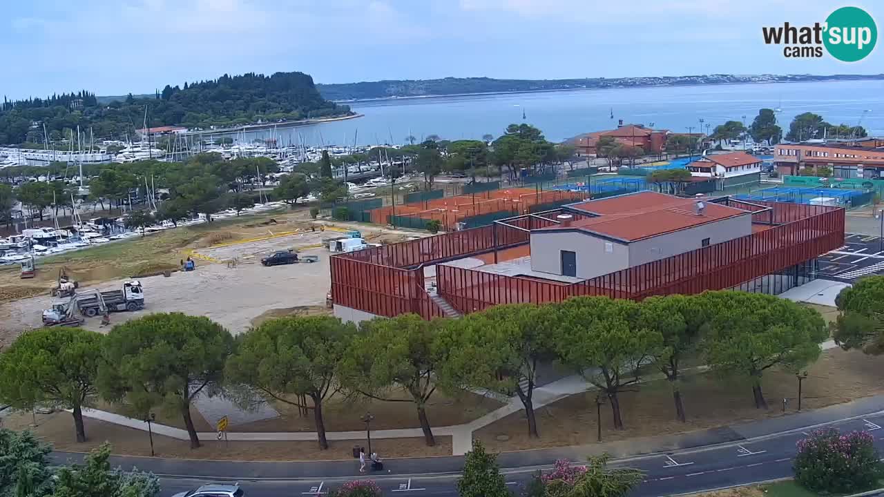 Portorož Live Webcam – vue sur la marina et les courts de tennis