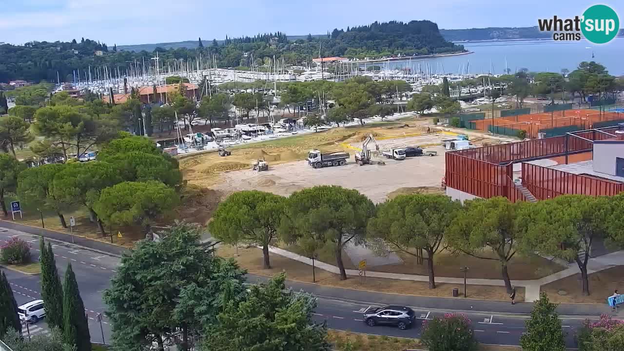 Portorož camera en vivo – vista del puerto deportivo y las canchas de tenis