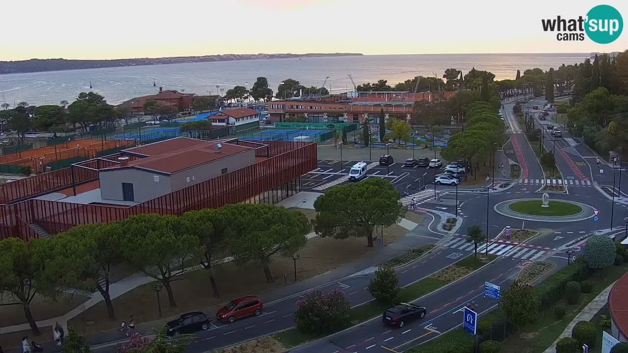 Portorož camera en vivo – vista del puerto deportivo y las canchas de tenis