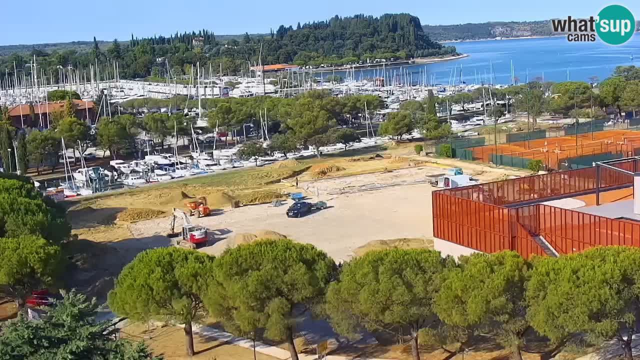 Portorož camera en vivo – vista del puerto deportivo y las canchas de tenis