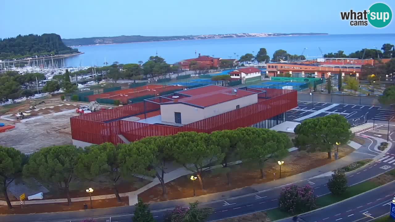 Portorož camera en vivo – vista del puerto deportivo y las canchas de tenis