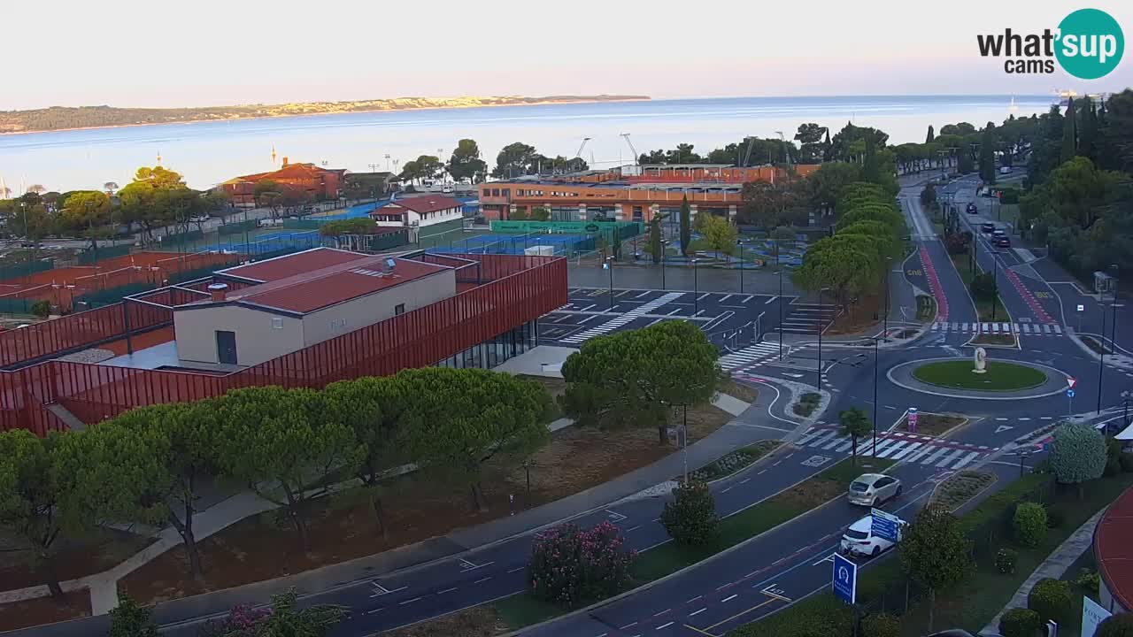 Portorož camera en vivo – vista del puerto deportivo y las canchas de tenis
