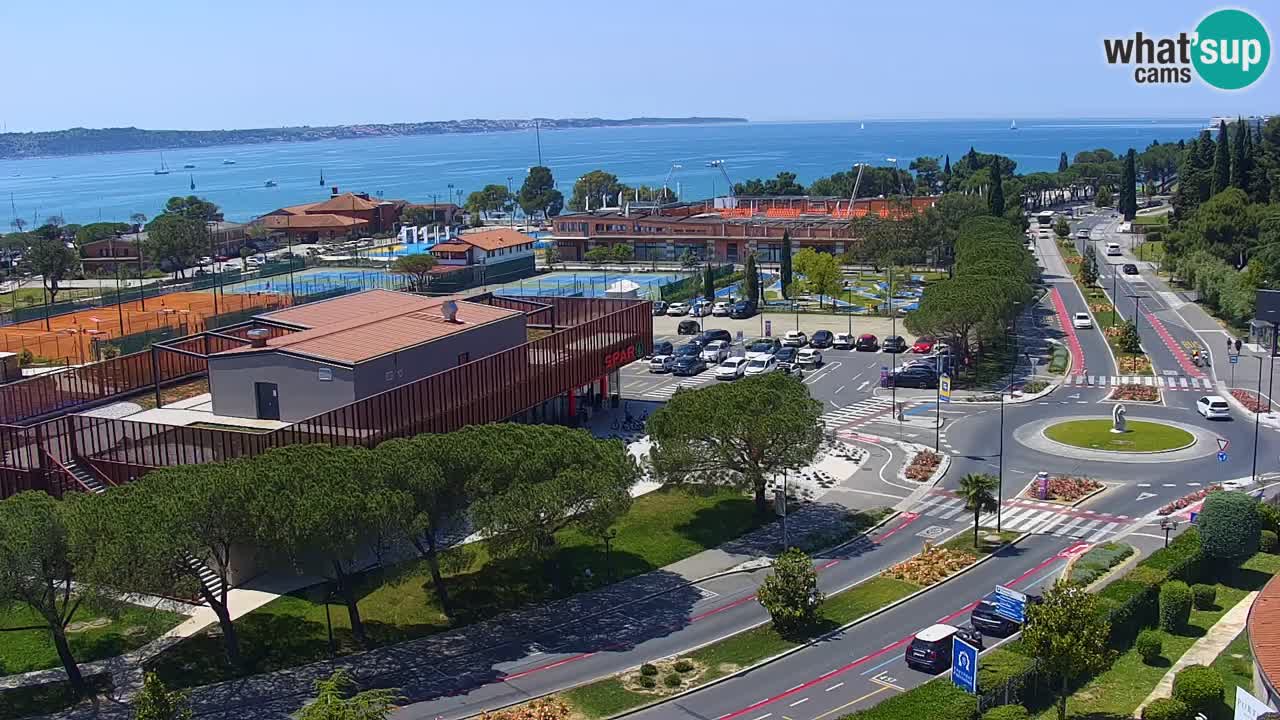 Portorož camera en vivo – vista del puerto deportivo y las canchas de tenis