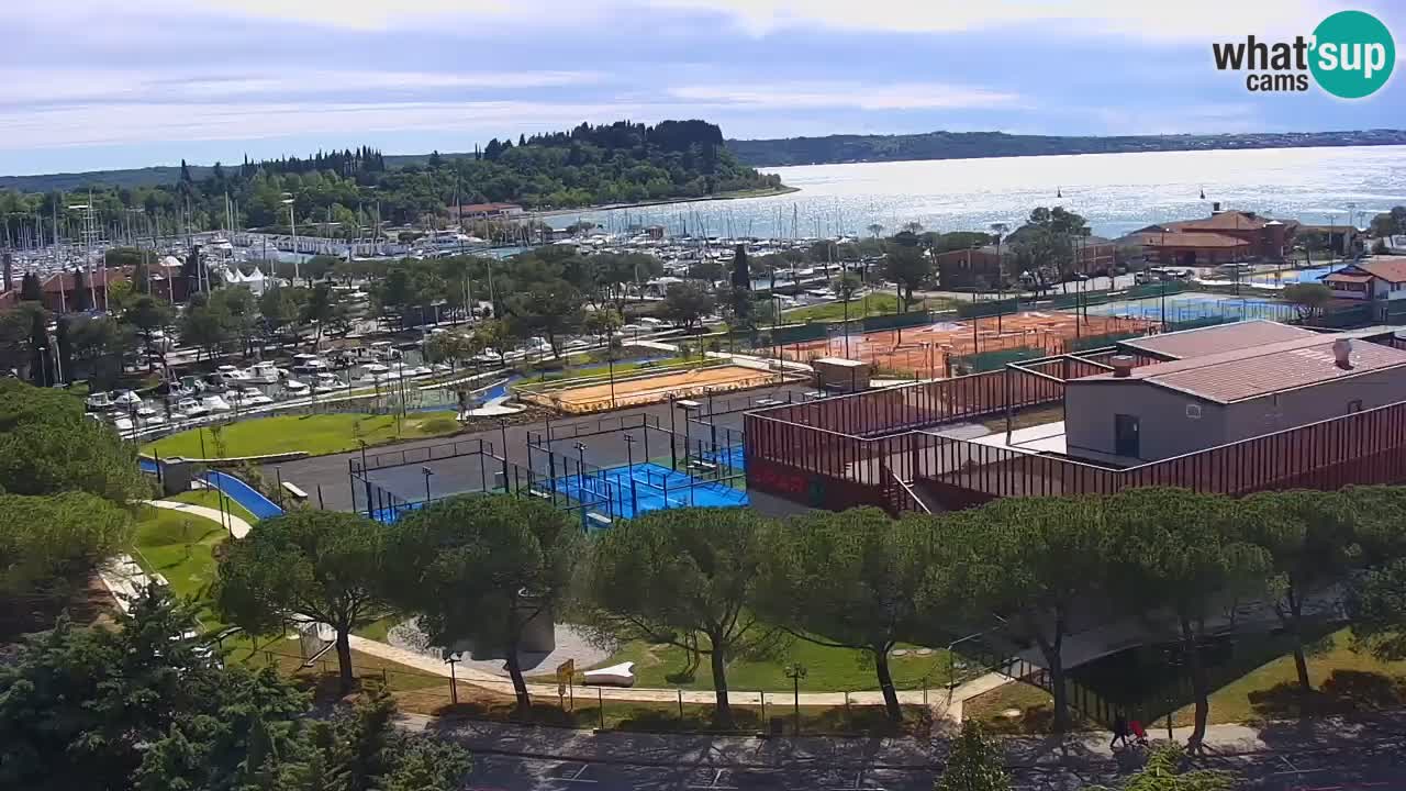 Portorož camera en vivo – vista del puerto deportivo y las canchas de tenis