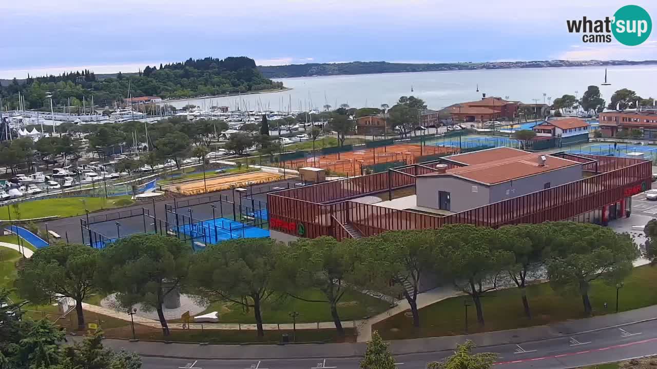 Portorož Live Webcam – vue sur la marina et les courts de tennis