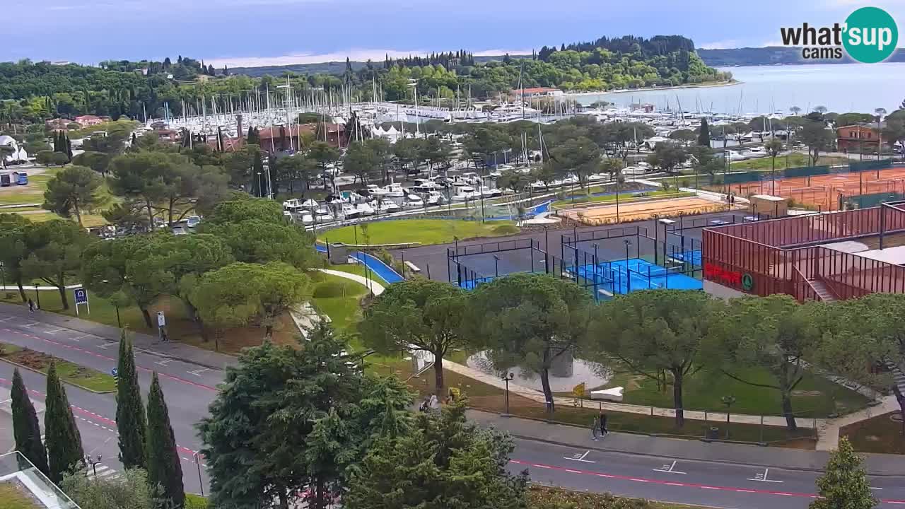 Portorož camera en vivo – vista del puerto deportivo y las canchas de tenis
