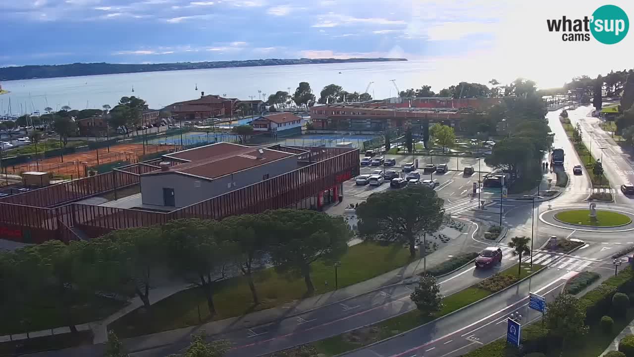 Portorož camera en vivo – vista del puerto deportivo y las canchas de tenis