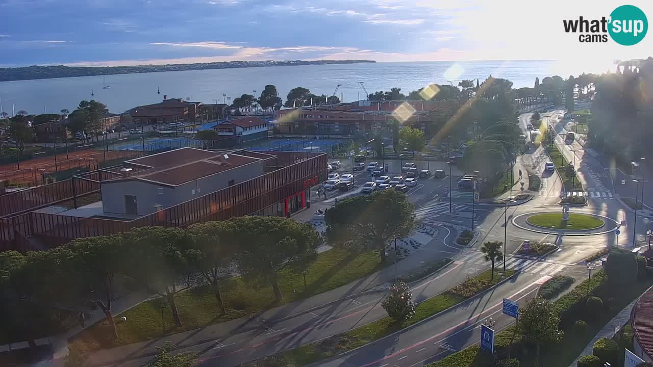 Portorož camera en vivo – vista del puerto deportivo y las canchas de tenis