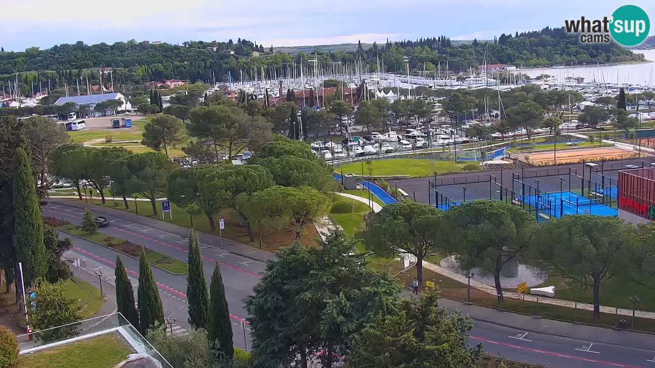 Portorož Live Webcam – vue sur la marina et les courts de tennis