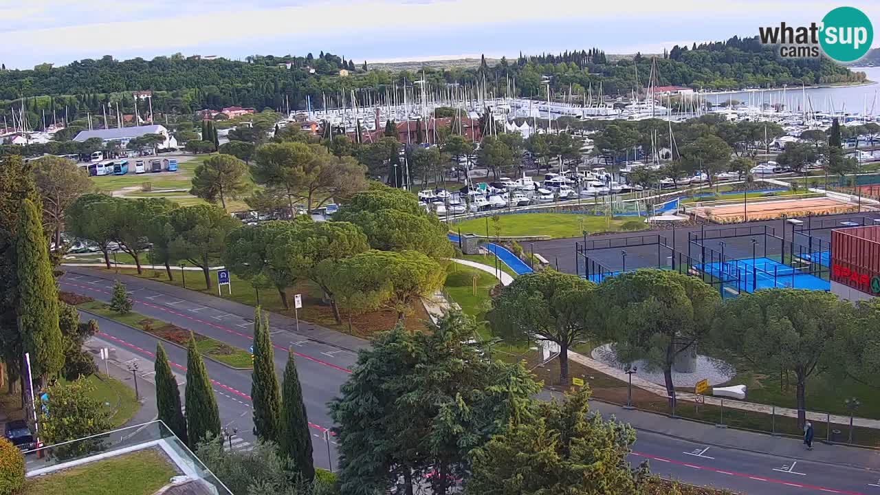 Portorož camera en vivo – vista del puerto deportivo y las canchas de tenis