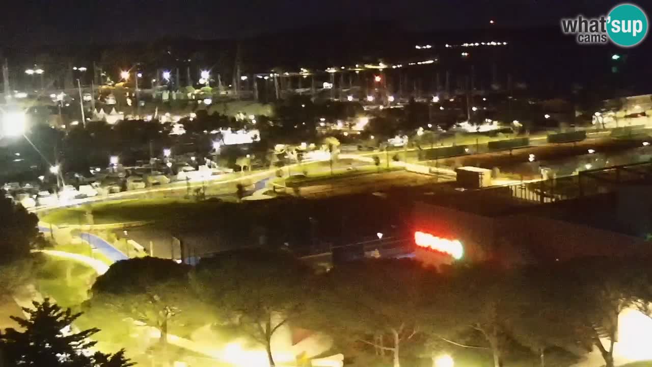 Portorož Live Webcam – vue sur la marina et les courts de tennis