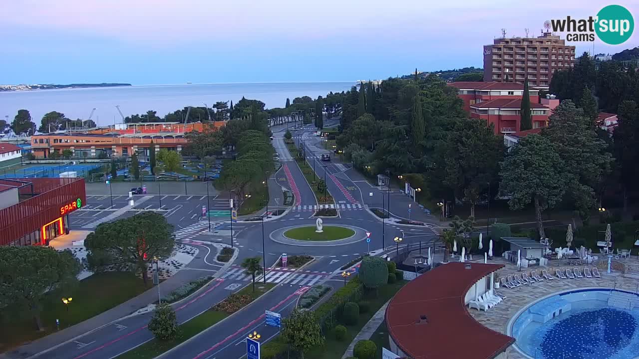 Portorož camera en vivo – vista del puerto deportivo y las canchas de tenis
