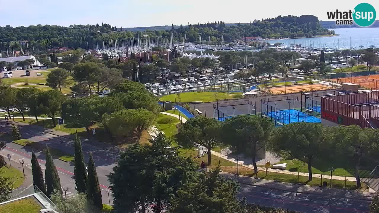 Portorož camera en vivo – vista del puerto deportivo y las canchas de tenis